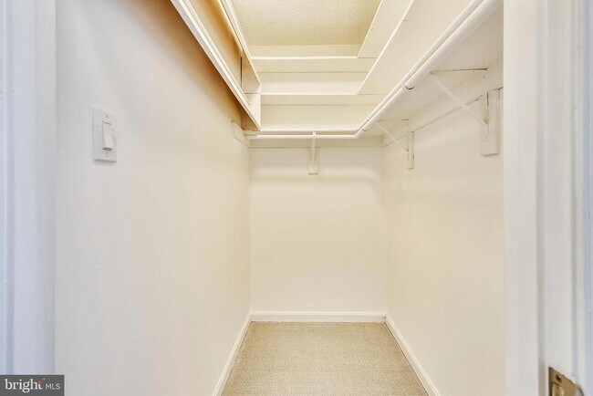 Building Photo - 1101 S Arlington Ridge Rd