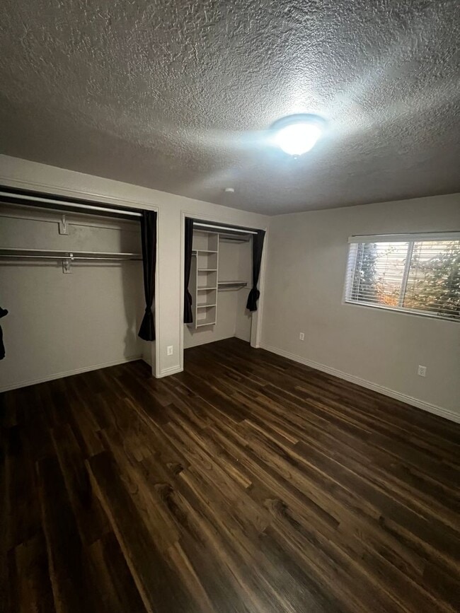 Building Photo - ALL utilities Included 2 Bedroom UNDER $1500