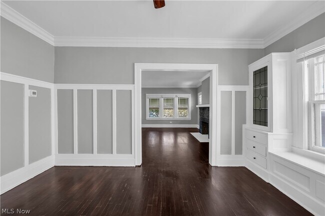 Building Photo - 1353 Phelps Ave