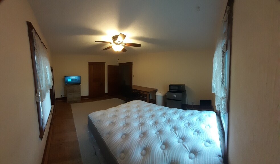 Building Photo - 409 17th Ave