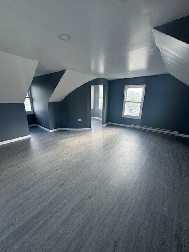 Building Photo - 116 E Ridge St