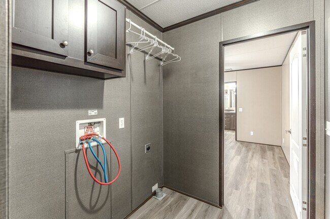 Building Photo - 13154 S Lee Shore Dr