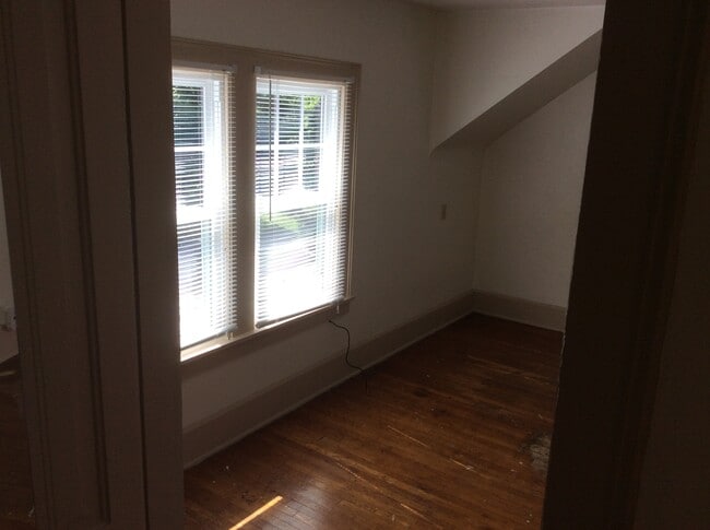 Upstairs Bedroom A - 11 Pratt St