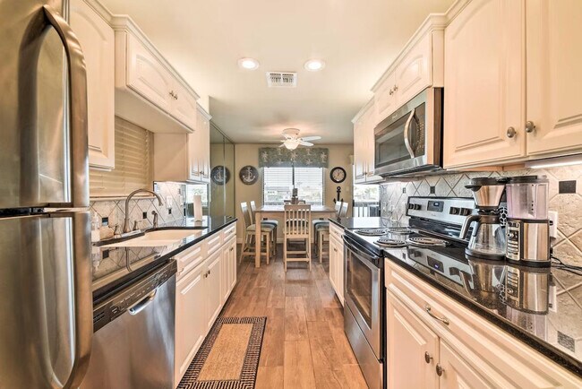 Building Photo - 15425 Fortuna Bay Dr