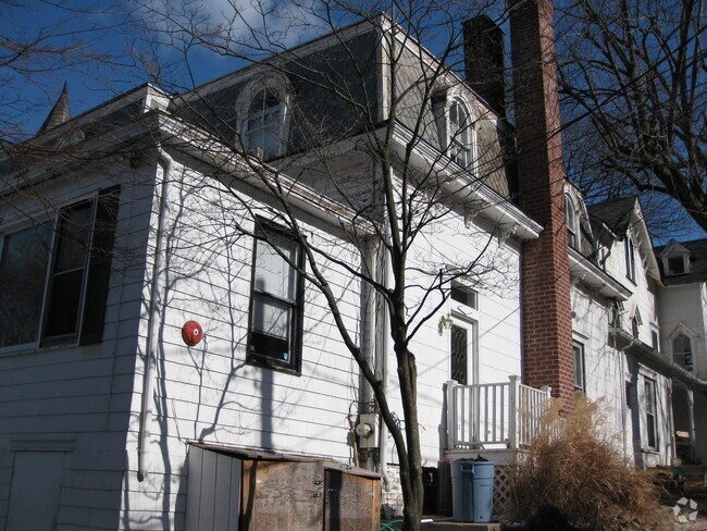 Building Photo - 82-84 Fairview Pl