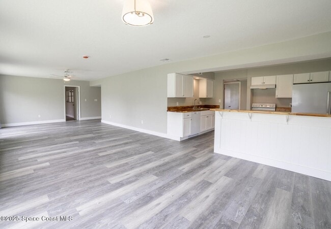 Building Photo - 1131 Linda Ave