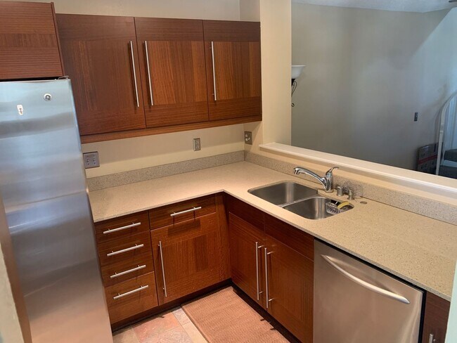 Building Photo - 1 Bedroom + Loft  + Office/Den Condo in Va...