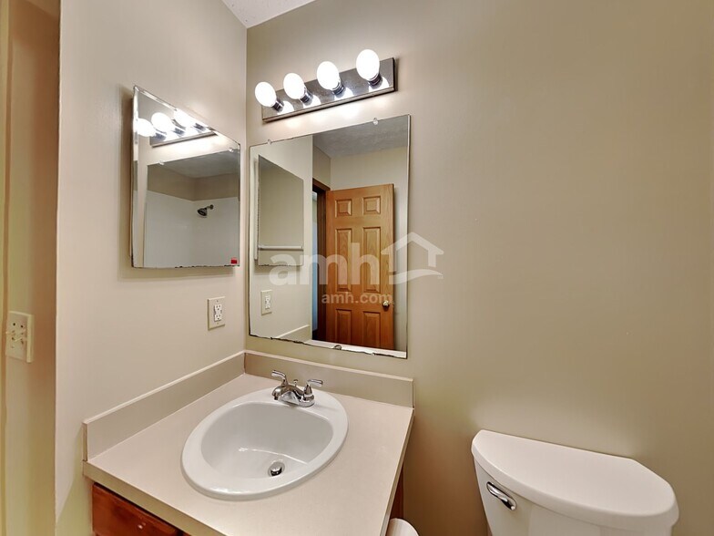 Building Photo - 5734 Cedar Lawn Dr