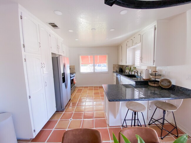 Building Photo - 6817 Warren Vista Ave