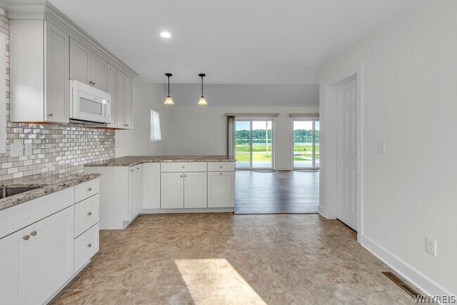 Building Photo - 4017 W River Pkwy