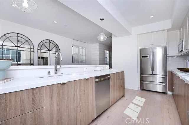 Building Photo - 4641 Cahuenga Blvd