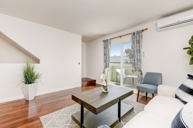 Building Photo - Vacation rental at the beach $2800... or long term $3500
