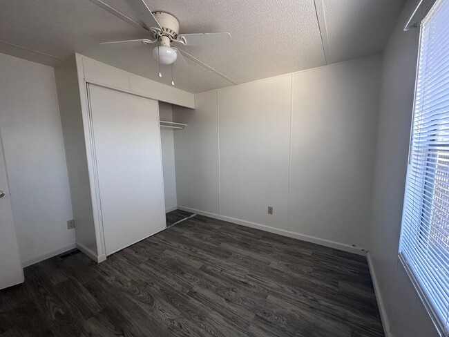 Building Photo - 2br 1Ba Manufactured Home with large Patio Front/Rear yard plus garden area