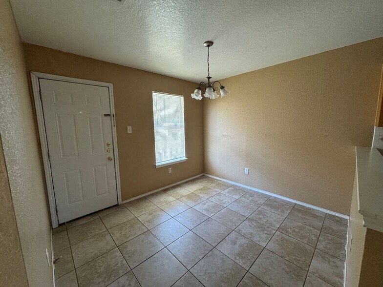 Building Photo - 3203 Toledo Dr