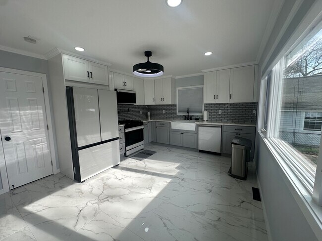 Building Photo - 595 Kingfisher Cir