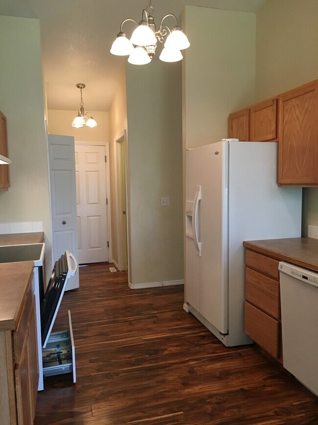 Building Photo - Adorable 3 bd 2 ba home in Vallievue Heigh...