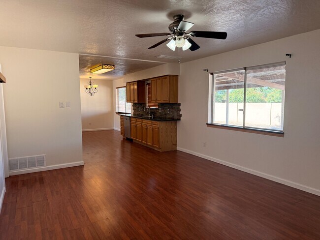 Building Photo - 3913 Pitt St NE