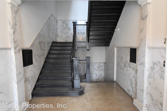 Building Photo - 2215 Monument Ave