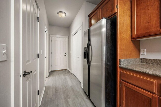 Building Photo - Four bedroom home for lease in the Riverwalk Neighborhood Ashland, Oregon