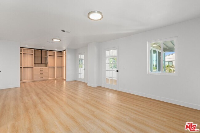 Building Photo - 2522 Armacost Ave