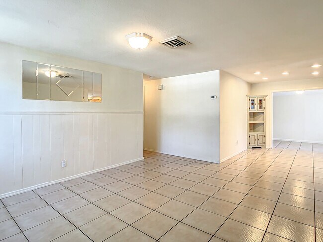 Building Photo - 4 Bedroom POOL Home in Largo