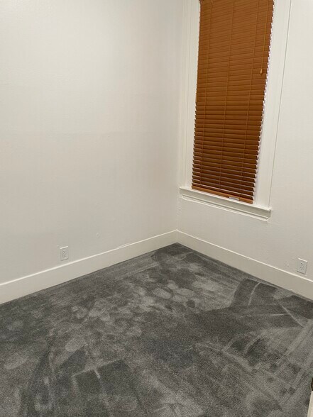 Building Photo - 637 Linden St