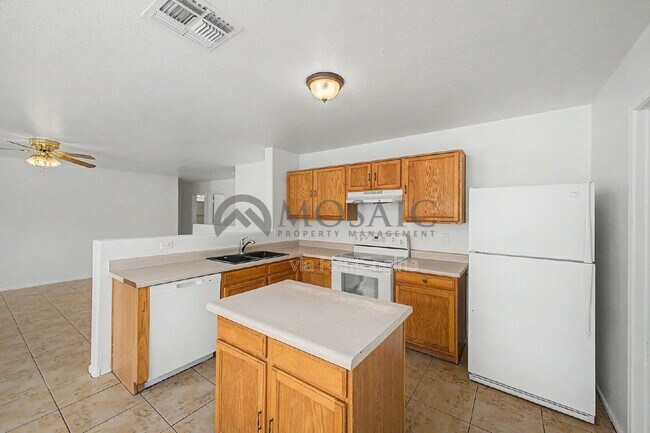 Building Photo - 1004 E Cowboy Cove Trail
