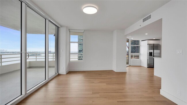 Building Photo - 555 NE 34th St