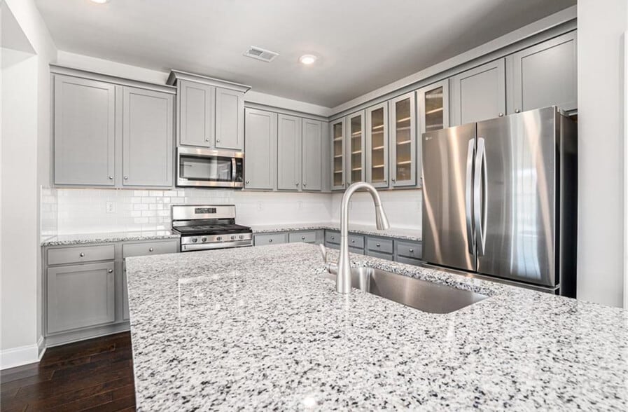 Kitchen - 811 Corsiglia Farm