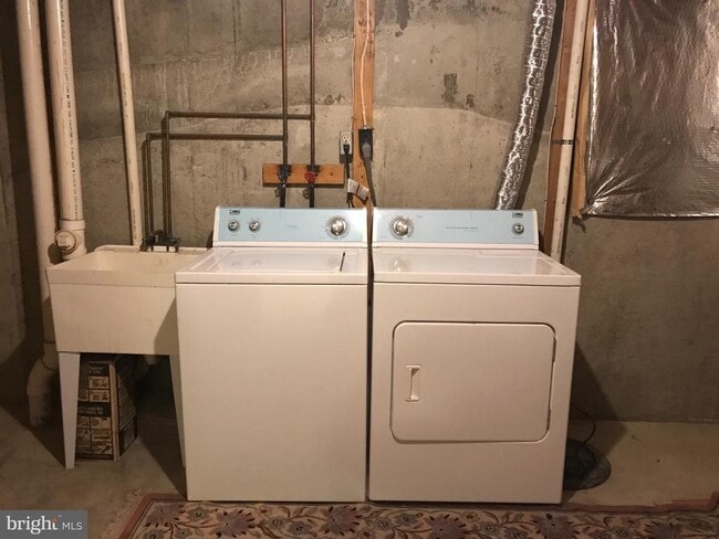 Building Photo - 6810 Ericka Ave