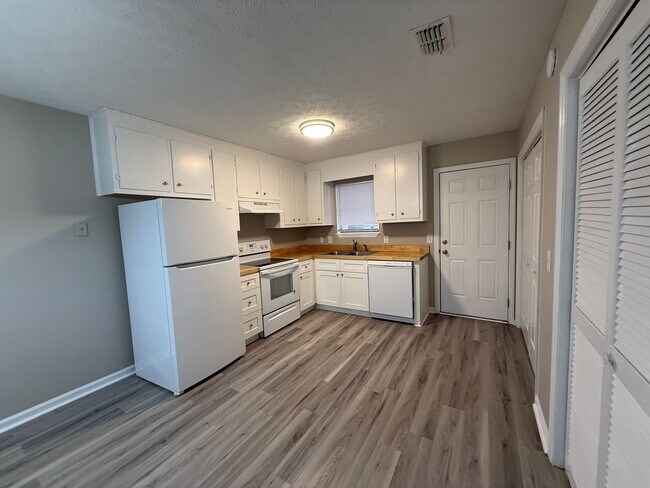 Building Photo - 115/117 Vintage Ct