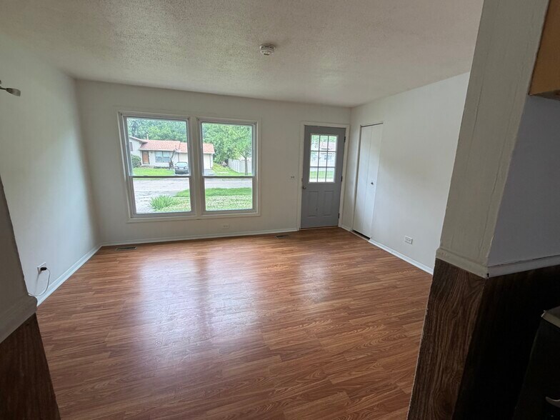 Building Photo - 831 Beech Dr