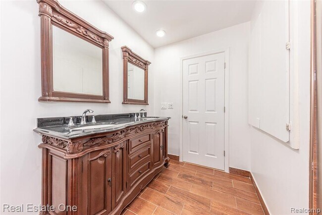 Building Photo - 29489 Geraldine Rd