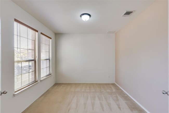 Building Photo - 868 Water Hyacinth Loop