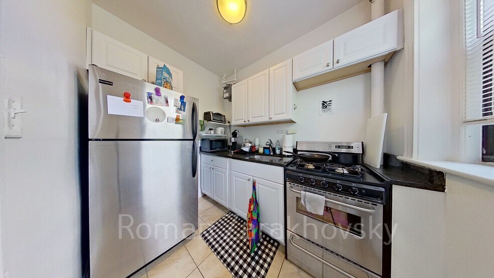 Building Photo - 74 Brainerd Rd