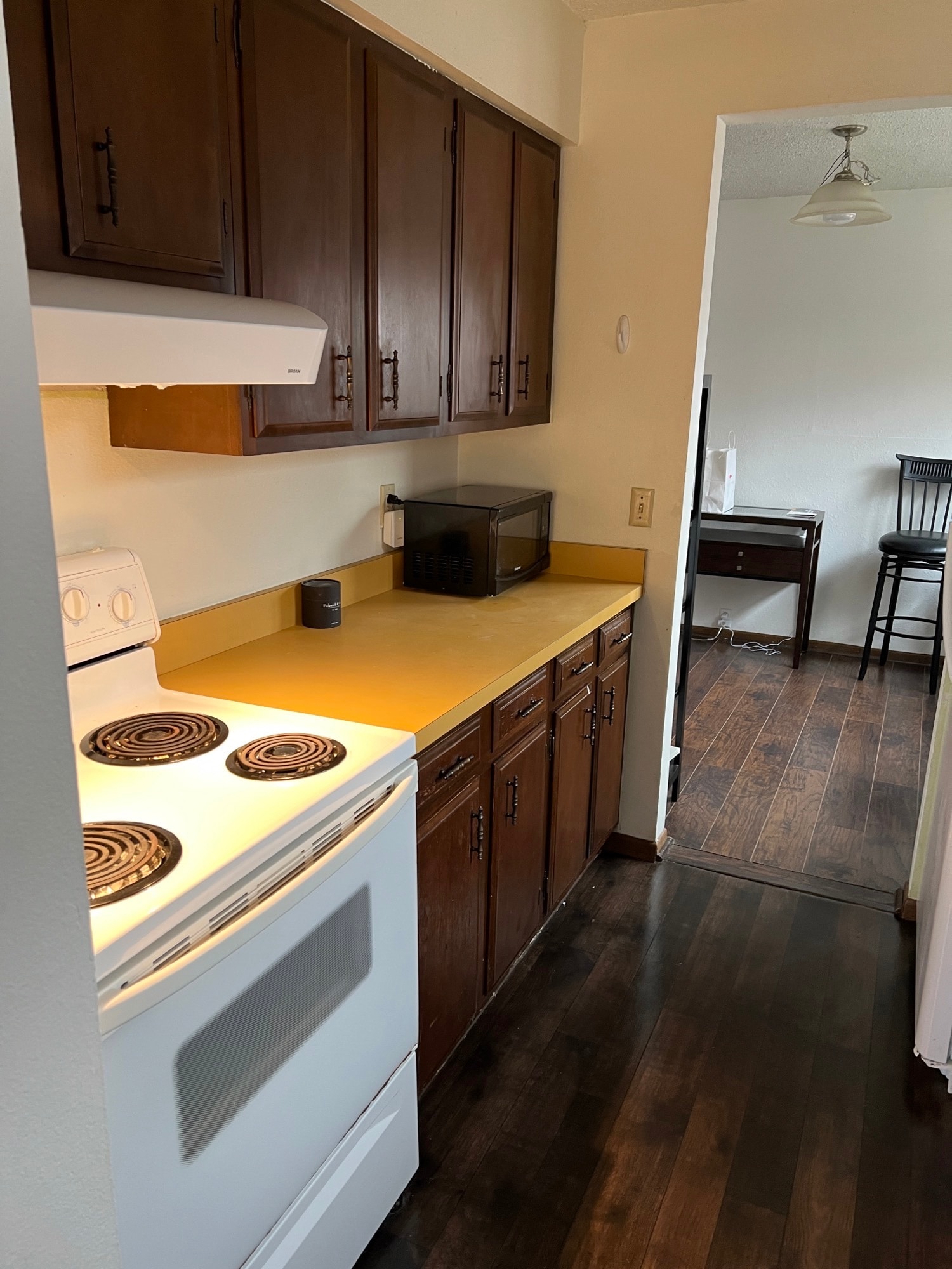 Building Photo - 603 E 16th St