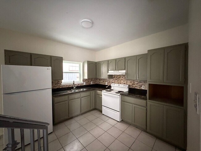 Building Photo - 411 Shiloh Dr