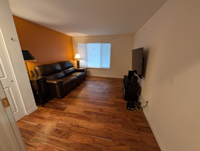 Building Photo - 1205 James Ct