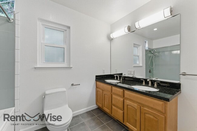 Building Photo - 6845 Thornhill Dr