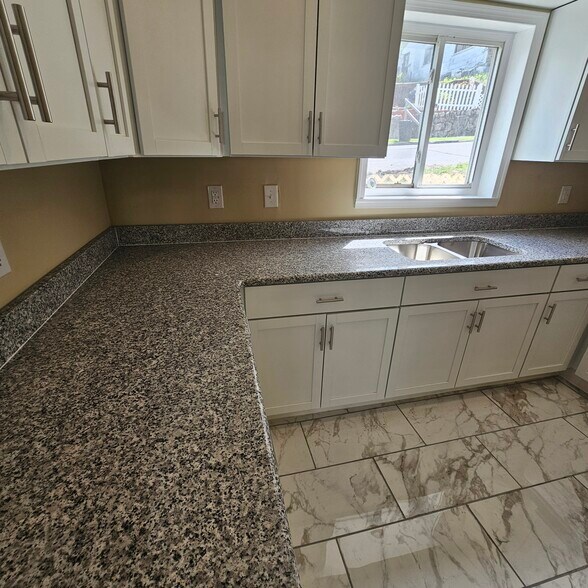 Primary Photo - 94 7th Ave