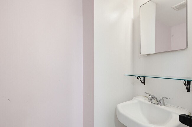 Building Photo - 9717 Hedin Dr