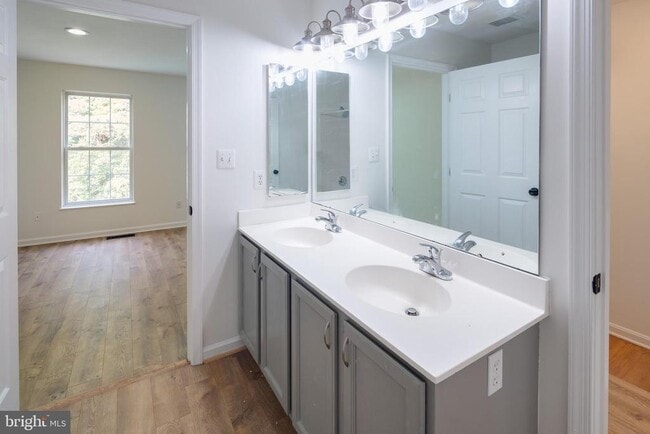Building Photo - 1832 Tiger Lily Cir