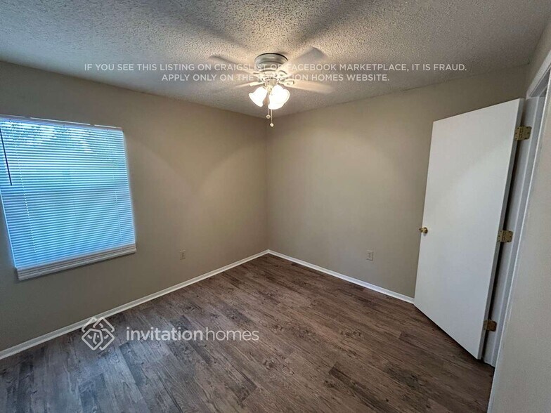Building Photo - 1419 Marigold Dr