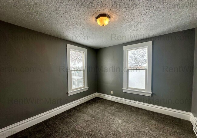 Building Photo - 910 Mulberry St