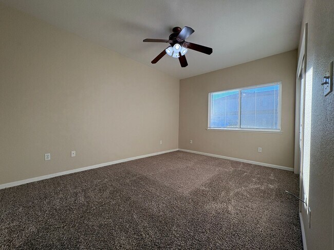 Building Photo - One Bed Condo in Gated Davis Oaks Community