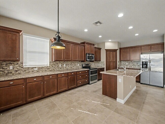 Building Photo - 12115 SW Bennington Cir