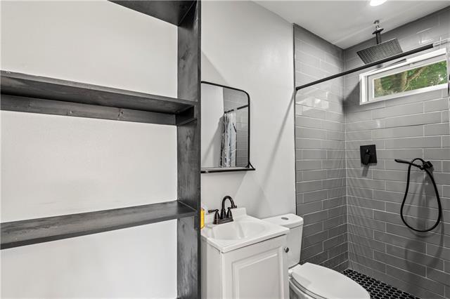 Building Photo - 906 Flood St