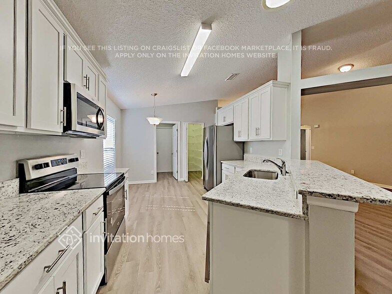 Building Photo - 4860 Manchester Dr