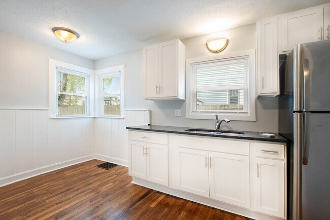 Building Photo - 348 Quimby St NE