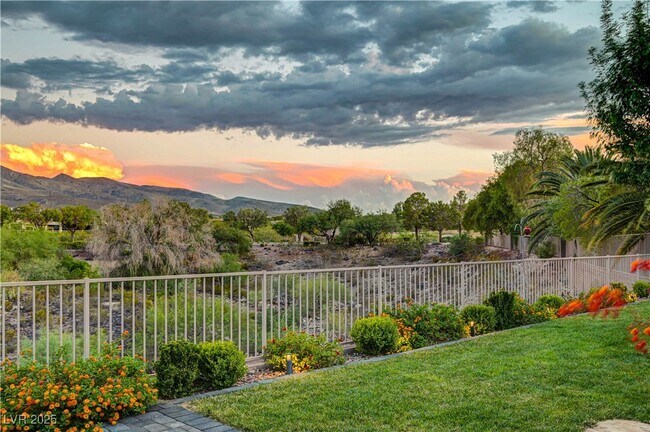 Primary Photo - 105 Fountainhead Cir